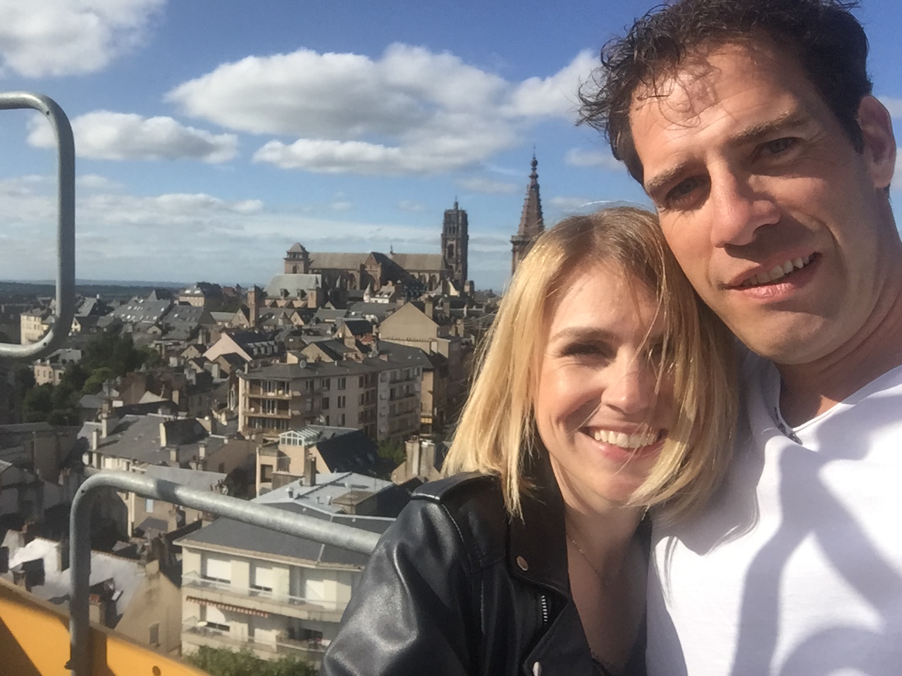La première photo de Marie-Laurencie et Franck-Alexandre ensemble, au sommet de la grue de François Fabié